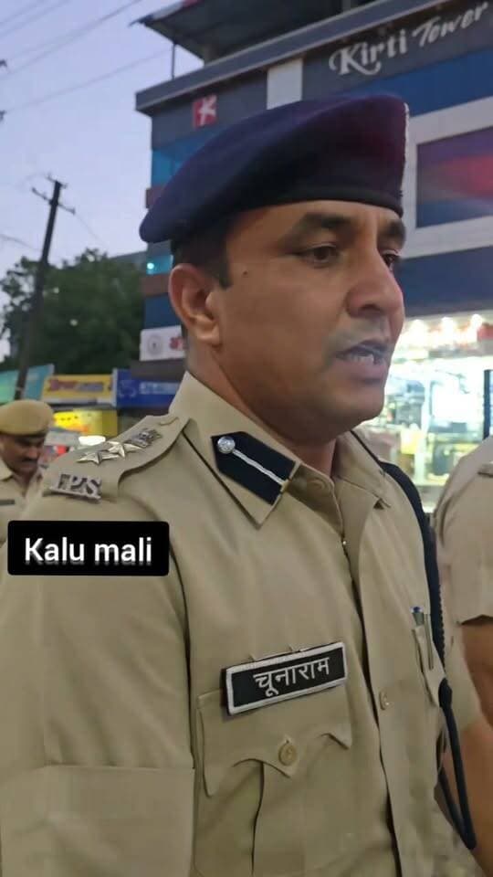बाड़मेर पुलिस अधीक्षक के नेतृत्व में शहर में निकाल फ्लैग मार्च।
IPS ChunaRam FanClub Rajasthan Police Jodhpur Police Jaipur Police