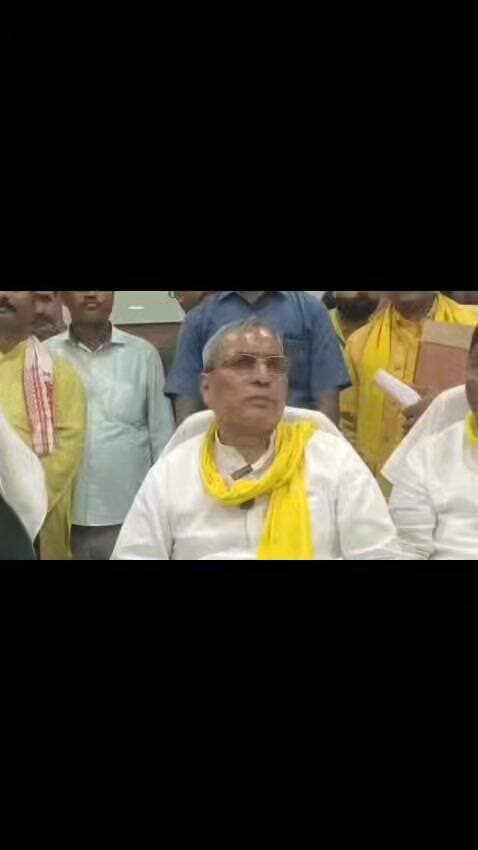 #ओमप्रकाश राजभर का बयान।
#अखिलेश के गमछे का रंग नीला करने पर साधा निशाना।
उन्हें अपनी टोपी का रंग भी नीला कर लेना चाहिए-ओपी राजभर Omprakash Rajbhar #GhazipurNews