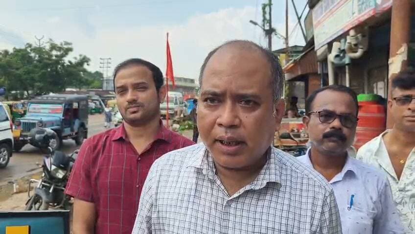 উদয়পুর গোকুলপুর বাজারে মিষ্টির দোকানে ব্যাপক হারে জরিমানা! মিষ্টির দোকানের নাম শুনলে অবাক হবেন সবাই!