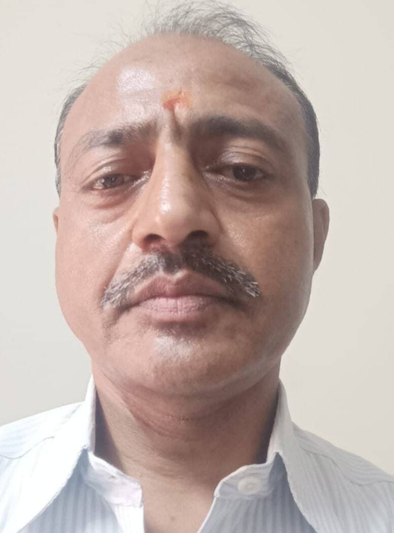 <nis:link nis:type=tag nis:id=रामनगर nis:value=रामनगर nis:enabled=true nis:link/> के पवन जिंदल सीएम पोर्टल पर शिकायतों के संबंध में एक दिवसीय धरना प्रदर्शन करने पर हुए मजबूर।
<nis:link nis:type=tag nis:id=रामनगर nis:value=रामनगर nis:enabled=true nis:link/> के व्यापारी और सामाजिक कार्यकर्ता पवन जिंदल ने कहा कि <nis:link nis:type=tag nis:id=सीएम nis:value=सीएम nis:enabled=true nis:link/> पोर्टल पर दर्ज शिकायतों के क्रम में निदेशक महोदय द्वारा चाही गई आख्या उपलब्ध कराने में विलम्ब के विरोध में धरने दे रहे हैं।
<nis:link nis:type=tag nis:id=उन्होंने nis:value=उन्होंने nis:enabled=true nis:link/> पत्र भेजकर कहा है कि मेरे द्वारा सीएम पोर्टल पर 6 अक्टूबर 2021 को दर्ज शिकायत के अतिरिक्त अन्य शिकायतों पर कार्यवाही के क्रम में शासन द्वारा 29.7.26 को निदेशक महोदय से दो बिंदुओं पर आख्या चाही गई थी।
<nis:link nis:type=tag nis:id=जिसके nis:value=जिसके nis:enabled=true nis:link/> क्रम में निदेशक महोदय द्वारा 6.8.26 को आपको पत्र प्रेषित कर उक्त दो बिंदुओं की आख्या चाही गई है
महोदय उक्त के संदर्भ में मेरे द्वारा सीएम पोर्टल पर 10.8.26 को फीडबैक और सुझाव दर्ज आपको व्हाट्सएप और मेल द्वारा भी उपलब्ध कराते हुए आख्या अविलंब उपलब्ध कराने का अनुरोध किया गया
मगर खेद की बात है कि आप द्वारा फिर भी सीएम पोर्टल पर 13.8.26 को विद्यालय को पत्र निर्गत अपडेट कर शिकायतों को partially close बार बार किया जा रहा है और आख्या अपलोड नहीं की जा रही है
अतः आपकी ये कार्यशैली मुझे गांधीवादी तरीके अपनाने को विवश कर रही है जिसके क्रम में शुक्रवार दिनांक 11.9.2026 को प्रातः 11 बजे से एक दिवसीय धरना देने का मन मेरे द्वारा बनाया जा रहा है, इसके लिए मजबूर करने की समस्त जिम्मेदारी आपकी होगी ।
<nis:link nis:type=tag nis:id=uttarakhand nis:value=uttarakhand nis:enabled=true nis:link/> <nis:link nis:type=tag nis:id=nainital nis:value=nainital nis:enabled=true nis:link/> <nis:link nis:type=tag nis:id=ramnagar nis:value=Ramnagar nis:enabled=true nis:link/>