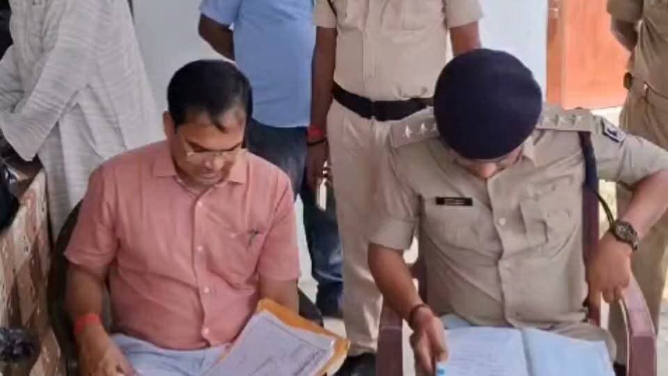 मदरसे में मिठाई-समोसा खाने के बाद 4 छात्राएं बेहो%%श, एक की मौ%%त : सुपौल में डीएम के निर्देश पर जांच शुरु
