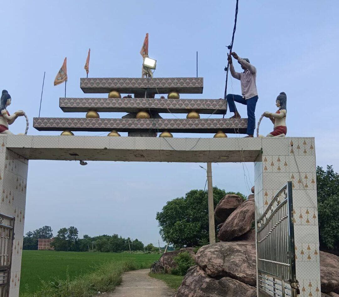 रोहतास डीएम दीपक कुमार मिश्रा के निर्देश पर नगर परिषद नोखा द्वारा एक सप्ताह के अंदर तेंदुआ पहाड़ पर विभिन्न जगहों पर स्ट्रीट लाइट लगाई गई। पहाड़ परिसर में रोशनी की व्यवस्था होने से यहां शिव मंदिर आने वाले श्रद्धालुओं, शाम में घूमने आने वाले लोगों एवं स्थानीय ग्रामीणों में खुशी है।