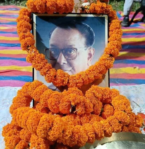 स्व. शिव प्रसाद साहू मेमोरियल फुटबॉल टूर्नामेंट का भव्य समापन, विजेता-उपविजेता टीम सम्मानित,मुख्य अतिथि विधायक प्रतिनिधि निशिथ जायसवाल तथा विशिष्ट अतिथि सीआरपीएफ डीआईजी रविन्द्र भगत मौजूद रहे।