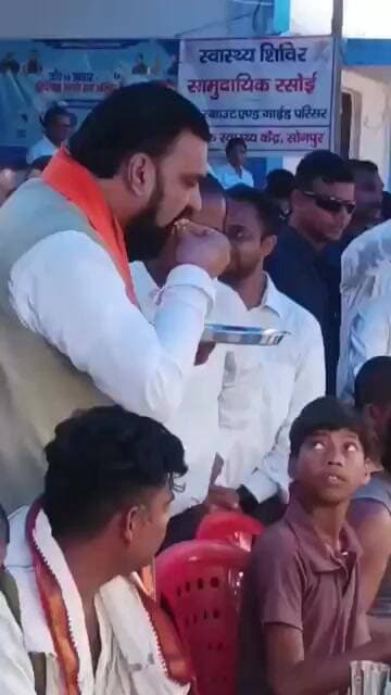 CM सम्राट चौधरी बाढ़ पीड़ितों को परोसा खाना, खुद भी बाढ़ पीड़ितों के साथ के खाया खाना ,Video Viral