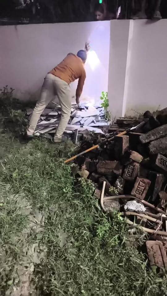BREAKING : भारतीय नाग (indian spectical cobra, snek) .. LIVE
भीमनगर के वार्ड 13 में आज दिखा भारतीय नाग, सर्प मित्र केतन शर्मा ने सफलता पूर्वक किया रेस्क्यू..
बताया जा रहा है कि इसके दंश से आदमी ऊपर चला जाता है.
#sneks #cobra #blackcobra #viralreels #fbreels #Supaul #birpur #reels #instagram #trending #Nepal Supaul NEWS7 #BreakingNews