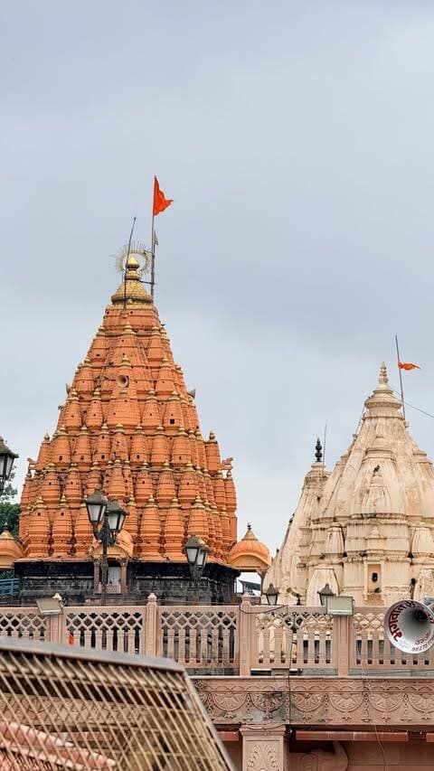 महाकाल सरकार 🔱🕉️
Follow 👉 @bsb_vlogs
#mahakaleshwar #ujjainkerajamahakal #madhyapradeshtourism #ujjainmahakaal #reels