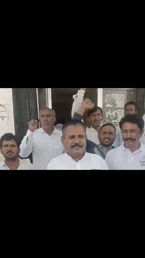 बिजली की ट्रिपिंग व वोल्टेज की समस्या को लेकर कांग्रेस का विरोध प्रदर्शन, ज्ञापन सौपा #kolayatnews #bikanerpolice #bikanernews #dpknews #kolayat #LatestNews #rahulsewagjhajhu Part 8