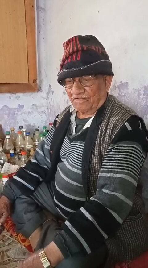 गंभीर रोग दवाईयां दवाईयां दवाईयां
(1).दवाई बुक करने के लिए आज ही मरीज 93170-83047 फोन नंबर पर संपर्क कर सकते हैं। (2). मरीज इसी व्हाट्सएप नंबर 93170-83047 पर भेजे अस्पताल की रिपोर्ट । (3). 15 September 2026 को मरीजों के घर के पते के ऊपर पर पोस्ट ऑफिस से स्पीड पोस्ट/ कोरियर माध्यम द्वारा भेजी जाएगी दवाईयां । *कूड़ा राम वैद्य जी सभी बीमारियों पीते की पथरी, गुर्दे की पथरी, रसोली, किसी भी प्रकार का कैंसर (फर्स्ट स्टेज से फोरथ स्टेज) , मुंह का कैंसर, ध्यान रहे, कि कैंसर वाले मरीजों ने किमो ना लगाया हो.) अधरंग, मिर्गी के दौरे, पेशाब में प्रोस्टेट का बढ़ना, पीते की पथरी (20) एम .एम तक, गुर्दे की पथरी (25) एम. एम तक, पीलिया, काला पिलीया, शराब छुड़ाना, मर्दाना शुक्राणुओं की कमी, मर्दाना गुप्त रोग, सैक्स टाइमिंग बढ़ाना, बालों का झड़ना, बाल उगाना, महिलाओं के गुप्त रोग, औलाद ना होना (बांझपन), दमा, हाई ब्लड प्रेशर, वीर्य शीघ्रपतन, हाई कोलेस्ट्रॉल, फैटी लीवर , कानो की समस्या, शरीर में गिल्टीयो का, खुद बनाई गई तैयार की गई आयुर्वेदिक देसी जड़ी बूटियों द्वारा ग्रांटेड/ शर्तिया विधि से करते है इलाज* अस्पताल से थके हुए मरीज किसी भी गंभीर बीमारी से ग्रस्त मरीज आज ही अपनी दवाई 93170-83047 फोन नंबर पर बुक/ ऑर्डर करें । अस्पताल से थके हुए लोग आज ही दवाई मंगवाने के लिए सुप्रसिद्ध वैद्य से संपर्क करें। हिमाचल प्रदेश के जाने-माने खानदानी पूर्वजों एवं सात पीढ़ियों के समय के वैद्य कूड़ा राम जी जो कि पिछले कई वर्षों से आयुर्वेदिक देसी जड़ी बूटियों द्वारा सभी प्रकार की बीमारियों पथरी, पीते की पथरी, गुर्दे की पथरी, रसोली, शराब छुड़ाना, शरीर में गांठ का इलाज, अधरंग, मिर्गी के दौरे, काला पीलिया, अल्सर, पीते की पथरी, किडनी, गुर्दे की बीमारी, सोरायसिस की प्रॉब्लम, किसी भी प्रकार का कैंसर, मुंह का कैंसर, कान की समस्या, बांझपन, चमड़ी की एलर्जी, बवासीर, शुगर, ब्लड प्रेशर, दमा का इलाज, हाई ब्लड प्रेशर,लो ब्लड प्रेशर का इलाज, बालों का झड़ना , बाल उगाना, महिलाओं की हर बीमारियां, मर्दाना रोग, बच्चेदानी की रसौली, मर्दाना शुक्राणुओं की कमी, सेक्स टाइमिंग बढ़ाना, शरीर में गिल्टीयो की दवाई, याददाश्त की कमी, नपुंसकता, शीघ्रपतन, वीर्य की प्रॉब्लम, गंजापन, बाल उगाने की दवाई, बालों में औरे की समस्या, फैटी लीवर की समस्या, बालों का झड़ना, कोलेस्ट्रोल का बढ़ना, स्वास रोग , पेशाब में प्रोस्टेट का बढ़ना, हिचकी ,आग की जलन का इलाज, ठंडा पसीना, बच्चेदानी की रसौली का ईलाज, किडनी रोग ,लिवर रोग, गठिया इत्यादि हर प्रकार की अनेक प्रकार की बीमारियों का समाधान करते आ रहे हैं। आज तक बहुत से लोगों ने अपनी बीमारियों से मुक्ति प्रदान की है। वैद्य जी द्वारा एक महीने, 2 महीने ,तीन माह का कोर्स रोगी को उपचार के लिए दिया जाता है। निश्चित ही रोगी सभी बीमारियों से मुक्ति पाएं । इन सभी बीमारियों का इलाज शत प्रतिशत ग्रांटेड विधि द्वारा किया जाता है। हमारी देसी जड़ी बूटियां, दवाईयां मरीजों के घर द्वार पर पोस्ट ऑफिस/भारतीय डाक, कोरियर, पार्सल माध्यम द्वारा पहुंचाई जाती है। और दवाई के साथ परहेज और खाने की विधि लिखकर बताई जाती है। अगर मरीज किसी भी बीमारी से ग्रस्त है, तो हमारी दवाई मरीज के घर पर दिए गए भारतीय डाक पते के ऊपर भेजी जाती है । वैद्य जी के पास पूरे हिमाचल प्रदेश, कूलू ,चंबा ,मंडी, चैल चौक,गोहर, मौवीसेरी, जंजैहली,थूनाग, कुल्लू,हमीरपुर, चंबा , लाहौल स्पीति, किन्नौर, कांगड़ा, देहरा, मूहल, बड़ग़ा , पालमपुर,बैजनाथ, रानीताल,नगरोंटा सूरीया , राजा का तालाब, सोलन, सिरमौर, झंडूता,जुखाला, रोहडू, बंगाणा, बिलासपुर ,शिमला, चंडीगढ़, पंचकूला, ज़िंद, पंजाब, जालंधर,जिरकपूर, जगाधरी, नोएडा , हरियाणा , दिल्ली के लोग ठीक हो चुके हैं। सभी मरीज लोग डाक द्वारा अपनी दवाई मंगवाते हैं। हमारी दवाइयां डाक कोरियर के द्वारा दवाइयां मरीजों के घर पर पहुंचाई जाती है। दवाई मंगवाने के लिए रोगी /व्यक्ति मोबाइल नंबर 9317083047 पर भी संपर्क कर सकते हैं। व्हाट्सएप नंबर पर मरीज अस्पताल की रिपोर्ट अवश्य साथ में भेजें। ताकी उसे उस हिसाब से मरीज को दवाई भेजी जा सके। सभी मरीजों को सभी दवाइयां भारतीय पोस्ट ऑफिस/ कोरियर के माध्यम से ही भेजी जाती है। मरिज आने से पहले अपनी अपॉइंटमेंट बुक करवाए।
नोट::(विज्ञापन सामग्री)