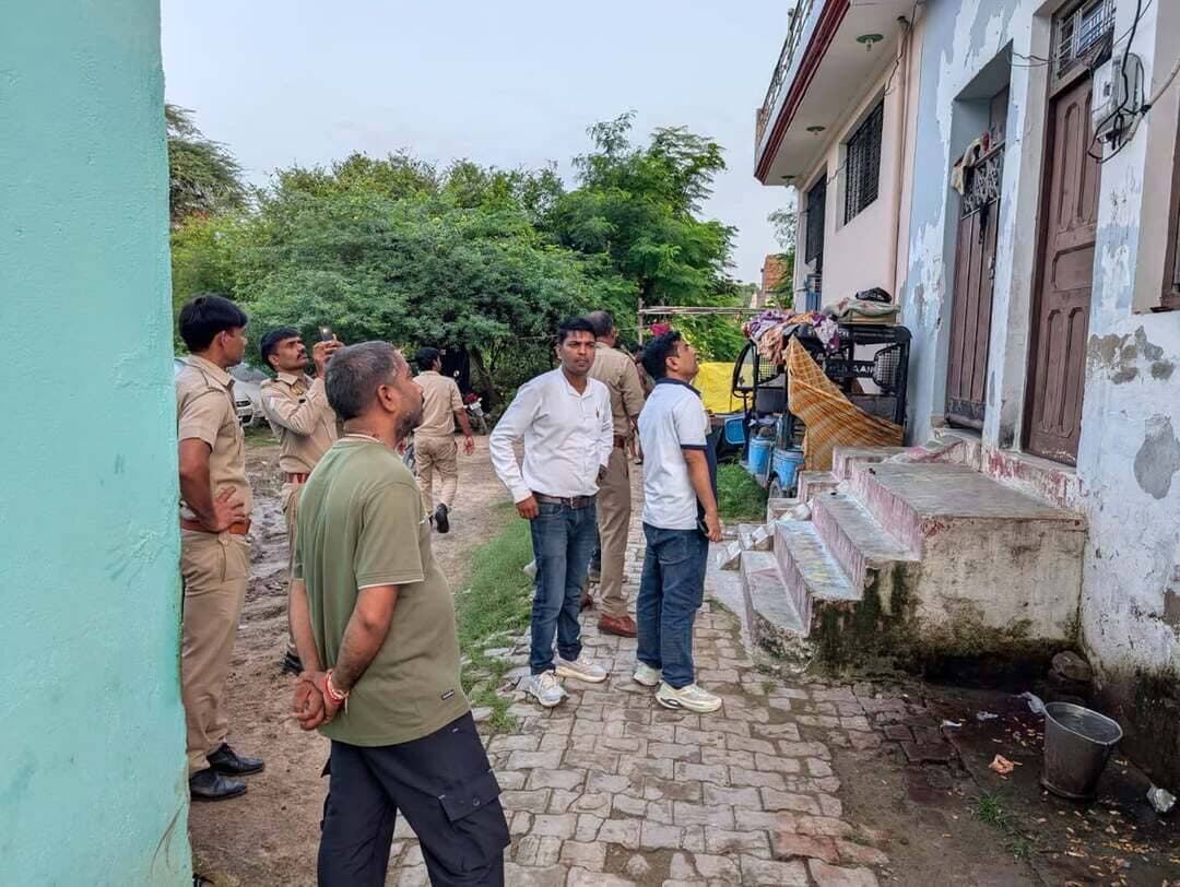 #हमीरपुर : विद्युत विभाग में मुख्यालय में चलाया सघन चेकिंग अभियान,विजिलेंस टीम के साथ एसडीओ ने बिजली चोरी के खिलाफ चलाया अभियान,एसडीओ शहजाद खान ने छह लोगों को मौके से पकड़ा.
@UPPCLLKO @dvvnlhamirpur
#Hamirpur