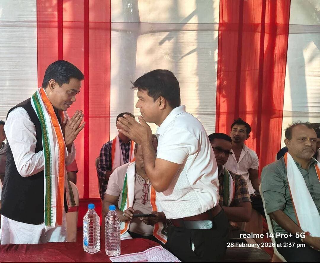 ভাঙ্গারপারে রাধেশ্যাম জির আখড়ায় অষ্টপ্রহর হরিনাম অনুষ্ঠানে বড়খলায় কংগ্রেসের টিকিট প্রত্যাশী জহুরুল ইসলাম বড়ভূইয়া।