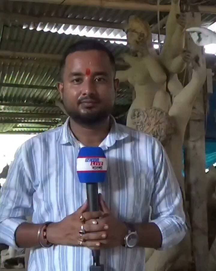 মা আহি আছে, আৰু কেইটামান দিনৰ পাছতেই আৰম্ভ হ’ব শাৰদীয় দুৰ্গোৎসৱ। সকলো সাজু তো?
এইবাৰ আপোনালোকৰ অঞ্চলত কেনেধৰণৰ পূজা পেণ্ডেল নিৰ্মাণ কৰা হৈছে আৰু কি ধৰণৰ থীমেৰে পেণ্ডেল সজাইছে, সেই বিষয়ে জনাবলৈ যোগাযোগ কৰক নিউজ লাইভ বাংলাৰ সৈতে।
📍 হোজাই আৰু লংকাৰ সকলো পূজা পেণ্ডেলৰ পৰা খবৰ আমাক জনাওক।
জয় মা দুৰ্গা 🙏
📞 যোগাযোগ: 7002630005