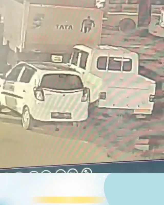 सुंदरनगर में चोरों के हौसले बुलंद, सेंट मैरी स्कूल के बाहर पिकअप कैंपर की स्टेपनी चोरी, वारदात CCTV में कैद.... 👇🏻
Daily Himachal News Dhn24×7 Dhn24×7 Daily Himachal News Himachal Pradesh Police Mandi Police PS Sundernagar Mandi HP