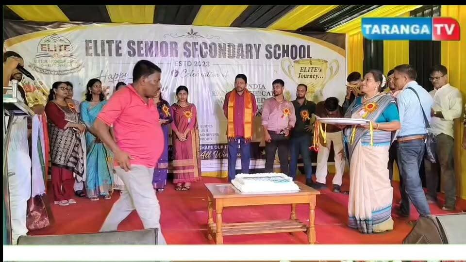 দৈনিক সাময়িক প্রসঙ্গের সাংবাদিক এবং তরঙ্গ টিভির এডমিনিস্ট্রেটর বাহার উদ্দিন লস্করকে বোয়ালীপারে ইলাইট সিনিয়র সেকেণ্ডারী স্কুলের তরফ থেকে দেওয়া হল বিপুল সংবর্ধনা