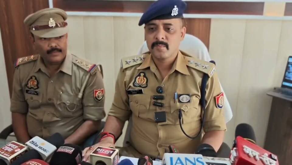 साढ़े तीन लाख की कीमत के कई मोबाइल फोन बरामद, शहर कोतवाली मऊ