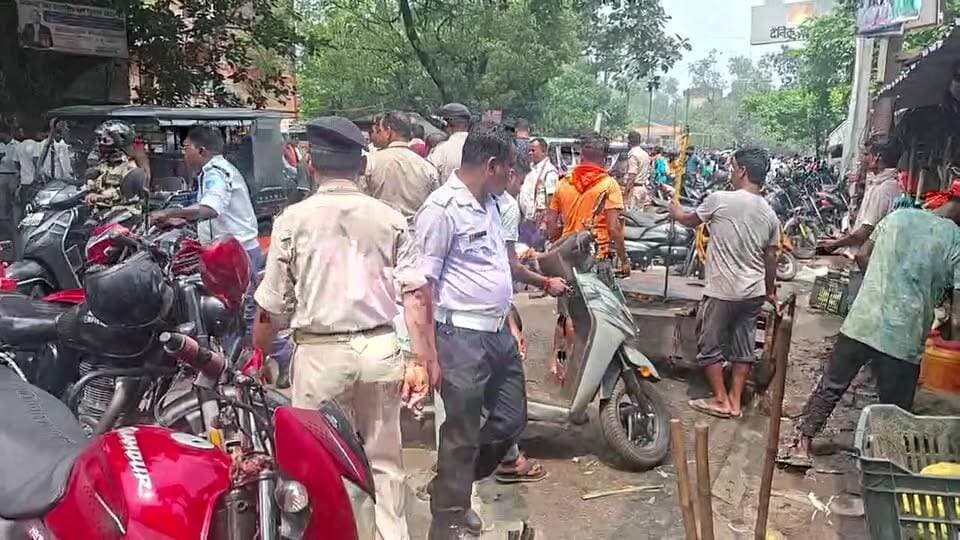 धनबाद यातायात और नगर निगम के नेतृत्व में कोर्ट रोड में चला अतिक्रमण हटाओ अभियान देखिए 99 न्यूज पर