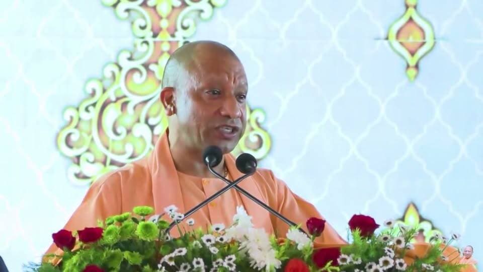 आंगनवाड़ी कार्यकर्त्रियों को जो मानदेय पहले ₹3,000 प्रतिमाह मिलता था, उसे ₹8,000 प्रतिमाह बढ़ाया गया था...
हम उसको बढ़ाकर ₹12,000 प्रतिमाह करने जा रहे हैं...