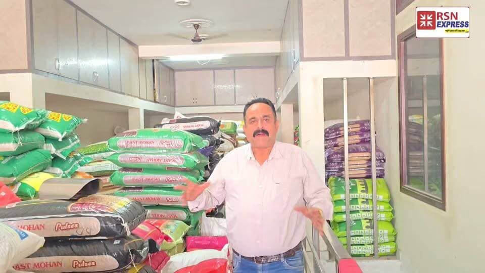 🔥 ₹34 किलो चावल और ₹74 किलो दाल! 😱
इतने सस्ते रेट इन दिनों पहली बार सुनने को मिले!
होलसेलर विक्रेता पवन जी ने चावल और दाल की कई किस्मों के रेट बताए और साथ ही खोले कई ऐसे राज, जिनके बारे में आम ग्राहक शायद ही जानते हों। 🛒
आखिर होलसेलर और रिटेलर के रेट में कितना फर्क होता है?
चावल और दाल के दाम दुकान तक पहुंचते-पहुंचते कितने बढ़ जाते हैं?
🎤 सुनिए पवन जी से पूरी बातचीत और जानिए होलसेल से रिटेल तक का पूरा खेल! 👀🔥
#RicePrice #DalPrice #WholesaleRate #RetailRate #RSNEXPRESS #चावल #दाल #होलसेल #रिटेल