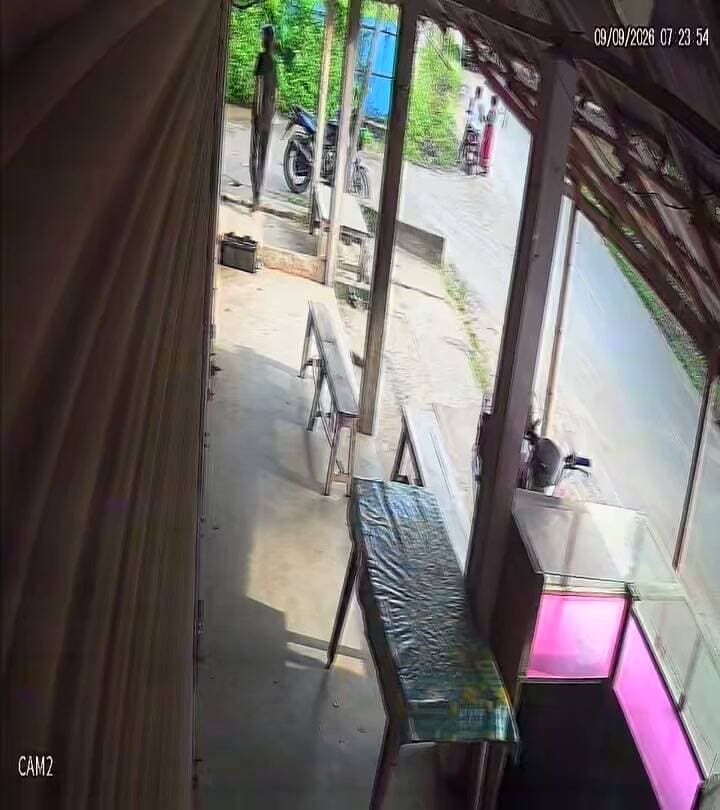 মলয়নগর ট্রাকের ধাক্কায় স্কুটি চালক আহত, ঘটনাস্থল থেকে পালাল চালক ! দেখুন সেই দৃশ্য !