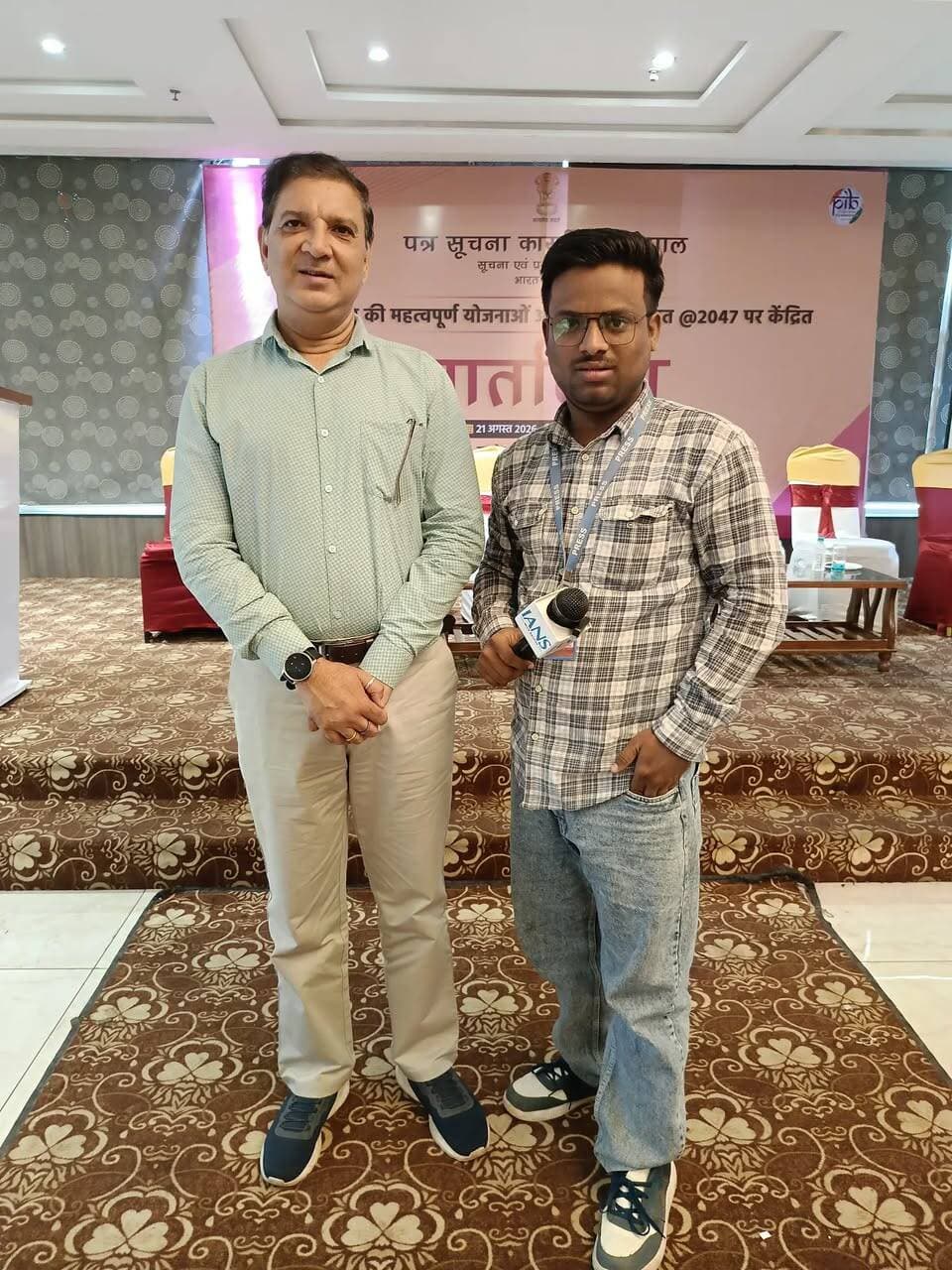 बुरहानपुर ज़िलें मे पिछले दिनों PIB सुचना एवं प्रसारण मंत्रालय भारत सरकार व पत्र सुचना कार्यलय भोपाल द्वारा आयोजित वर्कशॉप मे योजनाओं को बेहतर ढंग से समझने व PIB के निदेशक मनीष गौतम जी से सरकारी योजनाओं को कैसे कवर करें यह जानने का मौका मिला
#burhanpur #trending #photography #pib #newsphoto