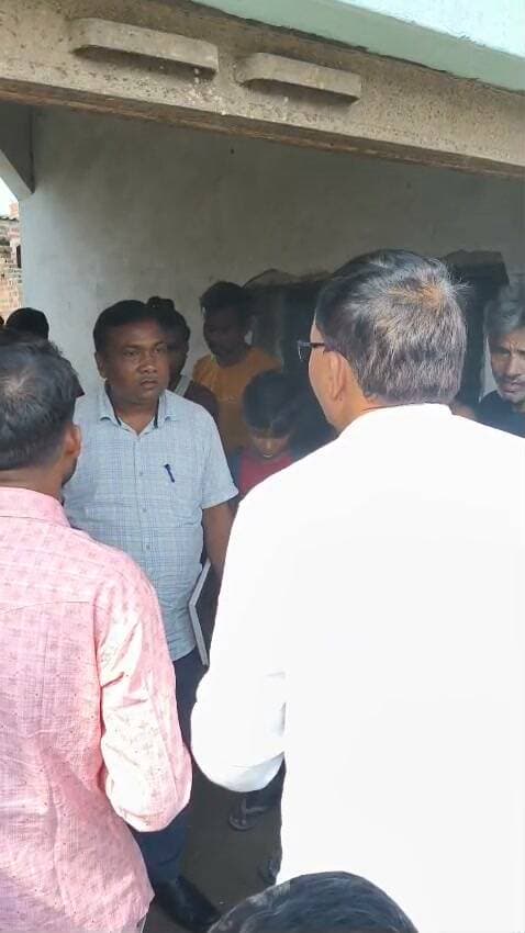 SAMBHAL गैर मान्यता प्राप्त स्कूलों पर BSA अलका शर्मा ने की छापेमारी स्कूल मालिक से तीखी नोंकझोंक का वीडियो सोशल मीडिया पर वायरल