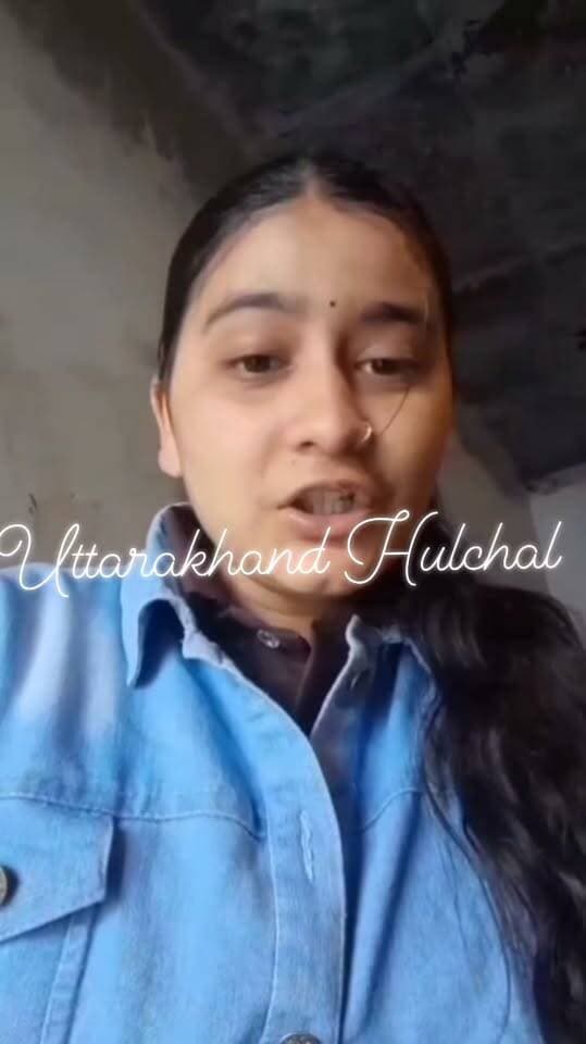 Viral video- पौड़ी के पोखड़ा महाविद्यालय में जान जोखिम में पढ़ाई, टपकती छत के नीचे छात्र वीडियो वायरल