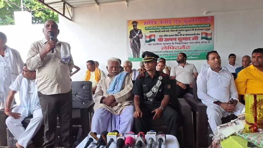 मां माहेश्वरी मेहुश गांव में सनोज कुमार के पुत्र अमन कुमार भरतीय सेना में लेफ्टिनेंट बनने के बाद सम्मान समारोह का आयोजन..
Sheikhpura Collectorate Sheikhpura Hunt New Randhir Kumar Soni बात मनकौल गांव की सनैया पंचयात News Bihar pk हुसैनाबाद पंचायत