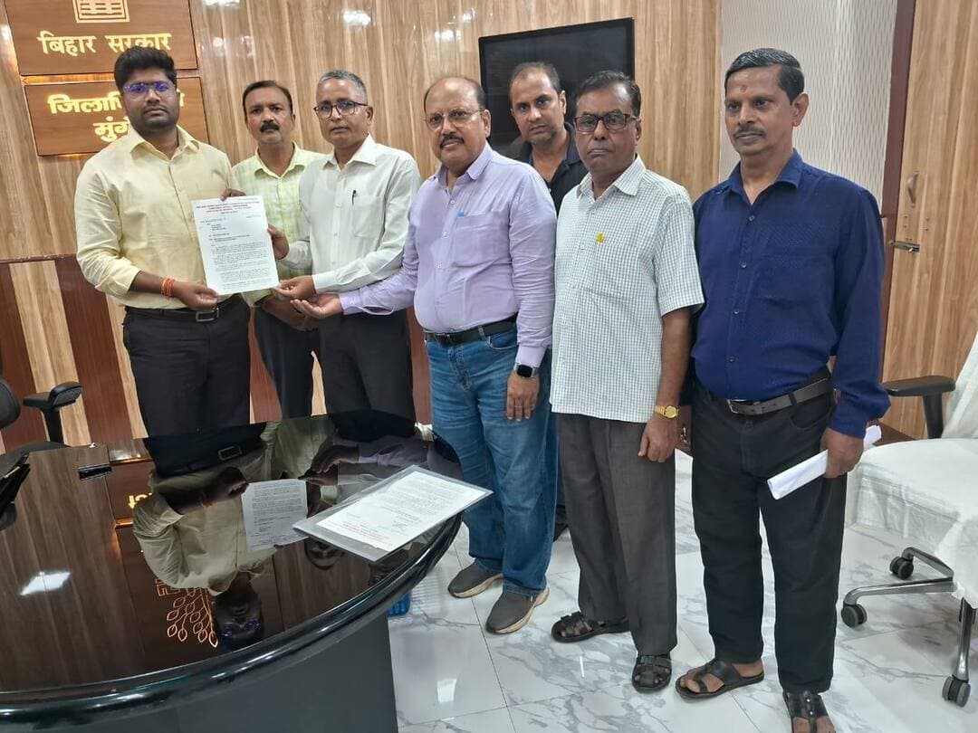 मुंगेर में डिफेंस मैन्युफैक्चरिंग कॉरिडोर की मांग, डीएम के माध्यम से सीएम को सौंपा ज्ञापन
#मुंगेर #बंदूकफैक्ट्री