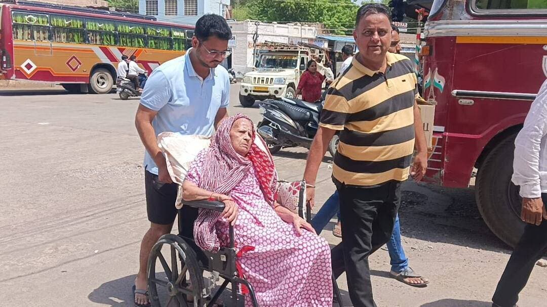 लोकतंत्र में वोट की ताकत पहचानो, मतदान जरूर करो...