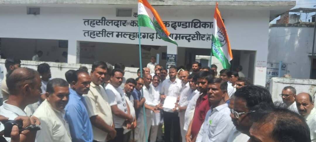 सागर जिले में शराब से हुई मोxxतो को लेकर ब्लॉक कांग्रेस के नेतृप्त में मल्हारगढ़ में धरना, विरोध व पुतला दहन