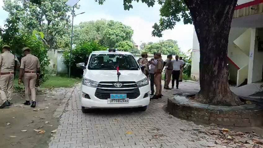 #कौशांबी में दर्दनाक हादसा, महिला कॉन्स्टेबल की मौत
ड्यूटी के दौरान चली गोली, महिला कॉन्स्टेबल ने गंवाई जान..!
#kaushambinews #kaushambipolice