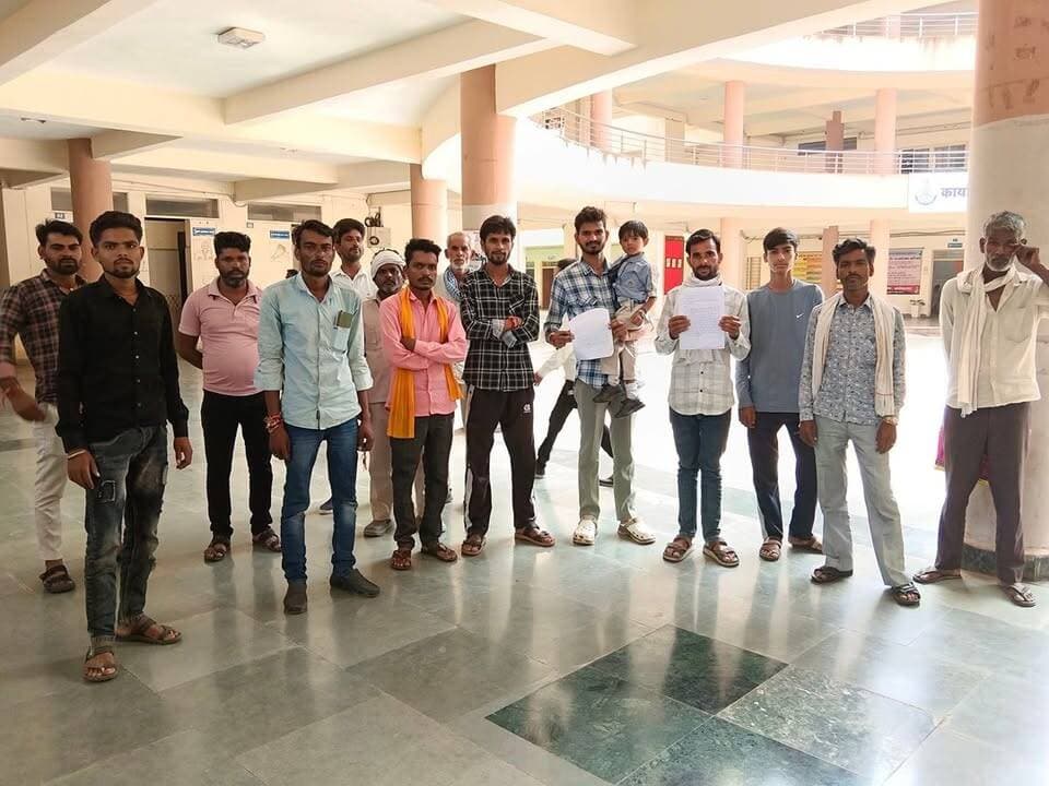 बारिश में गांव बन जाता है टापू, पक्की सड़क की मांग को लेकर ग्रामीणों ने कलेक्टर के नाम दिया आवेदन 📃
#ashoknagar #NewsUpdate #local #fbreels #fb
@highlight