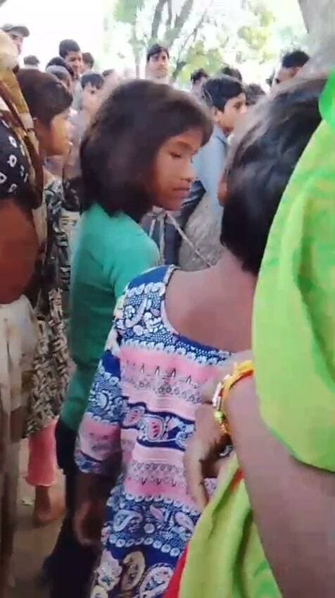 कासगंज-चोरी के शक में पेड़ से बांधकर मासूम बच्चे के साथ बेरहमी से मारपीट,वीडियो वायरल,थाना गंजडुंडवारा क्षेत्र के नगला चिना का मामला।