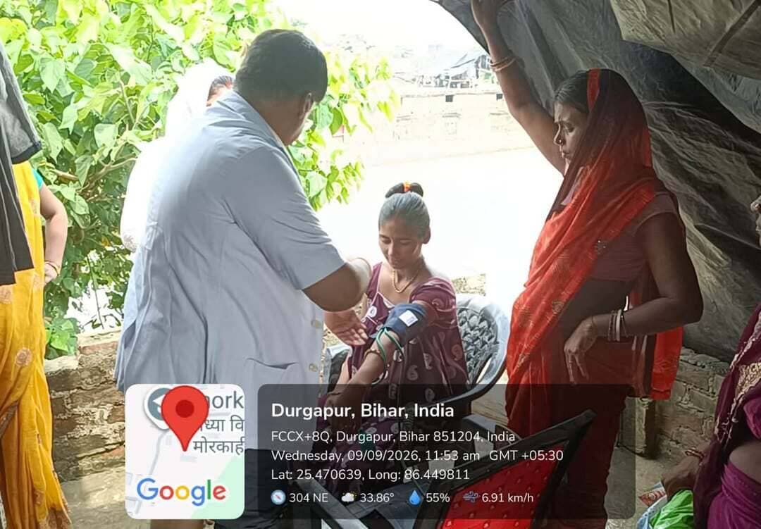 खगड़िया जिला अंतर्गत खगड़िया प्रखंड स्थित दुर्गापुर में गर्भवती महिला के संबंध में खबर के माध्यम से प्राप्त सूचना पर जिला प्रशासन एवं स्वास्थ्य टीम ने त्वरित संज्ञान लिया। प्रशासनिक व मेडिकल टीम ने बिना देरी किए मौके पर पहुँचकर महिला का स्वास्थ्य परीक्षण किया तथा आवश्यक चिकित्सकीय सहायता व राहत उपलब्ध कराई।
प्रशासन की पूरी टीम ऐसी खबर पर अभिलम्ब संज्ञान लेकर सहायत उपलब्ध करने हेतु कटिबद्ध h