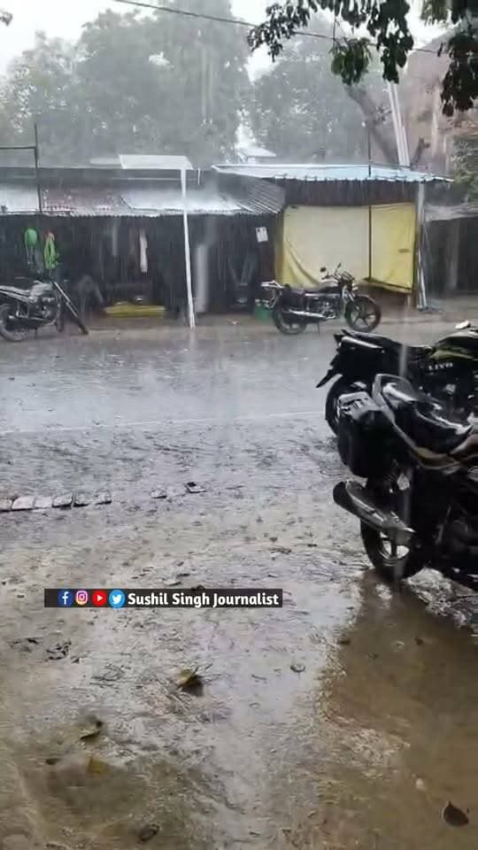 मऊ जिले के कई क्षेत्रों में झमाझम बारिश