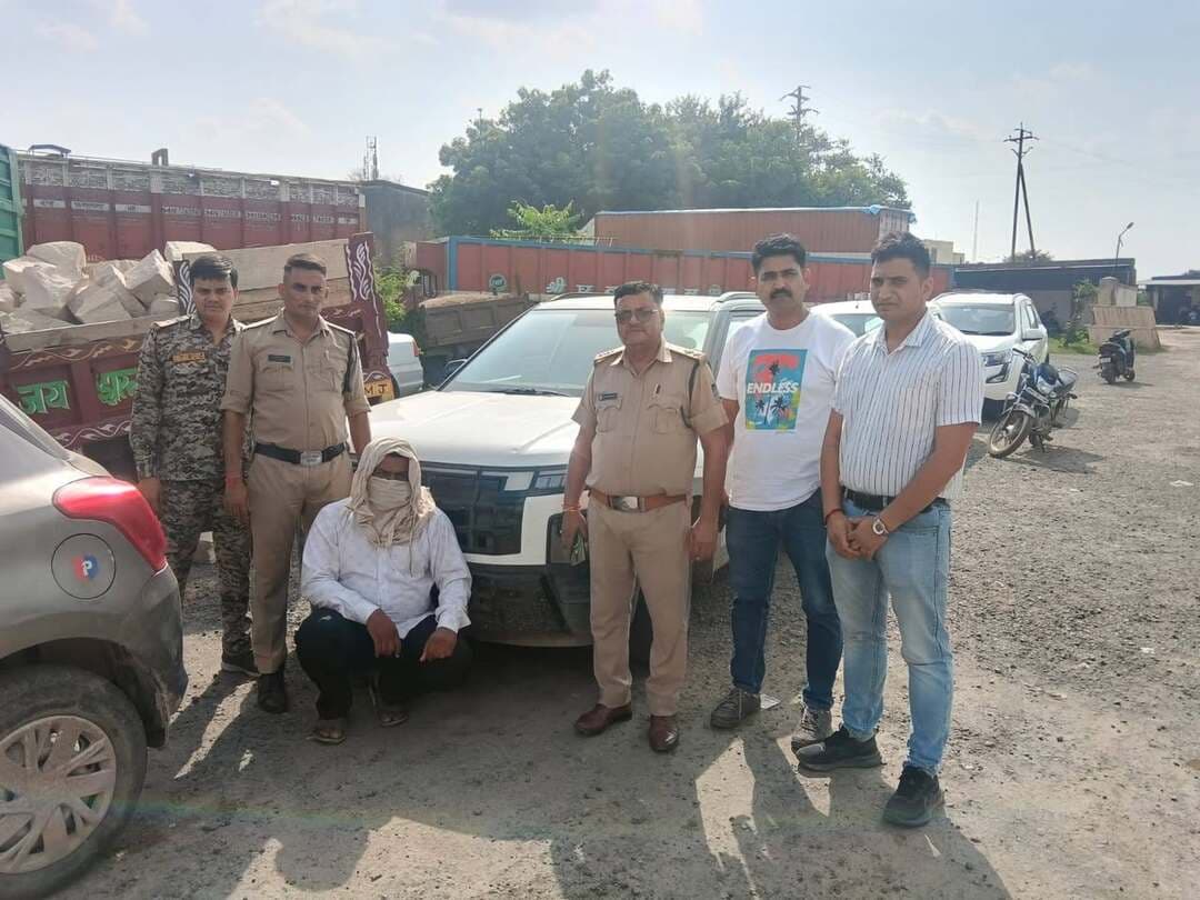 मुरैना—सिविल लाइन पुलिस ने चोरी की 19 लाख रुपये कीमत की क्रेटा कार बरामद कर एक आरोपी को गिरफ्तार किया है। नहर के पास संदिग्ध हालत में खड़ी कार के दस्तावेज आरोपी पेश नहीं कर सका। पुलिस ने कार जब्त कर आरोपी के खिलाफ मामला दर्ज कर जांच शुरू कर दी है।