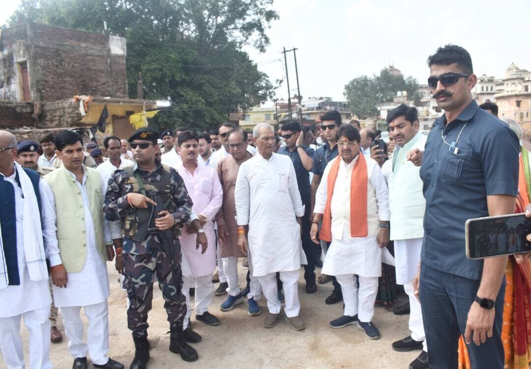 मध्यप्रदेश शासन के नगरीय विकास एवं आवास मंत्री तथा सतना जिले के प्रभारी मंत्री श्री Kailash Vijayvargiya द्वारा चित्रकूट में भरत घाट का निरीक्षण किया गया।
CM Madhya Pradesh
Dr Mohan Yadav
#JansamparkMP