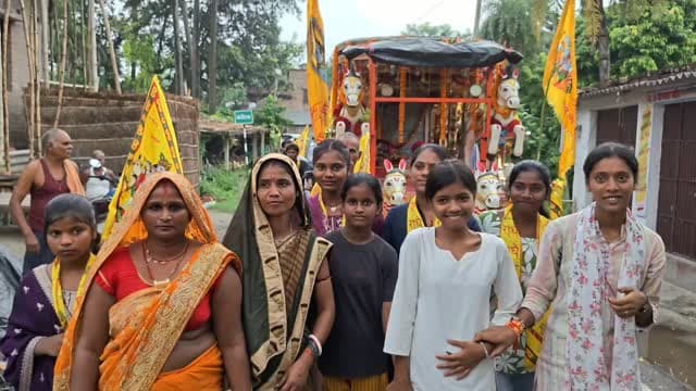 वैनी, पुसारोड स्थित श्री राम जानकी मंदिर से कृष्ण जन्माष्टमी की छठी पर निकली भव्य शोभायात्रा, श्रद्धालुओं ने लिया उत्साह से हिस्सा,कैजिया चौक पर श्रद्धालुओं के बीच लस्सी व पानी का वितरण #samastipur #bihar #viral #trendingreels #trendingnow