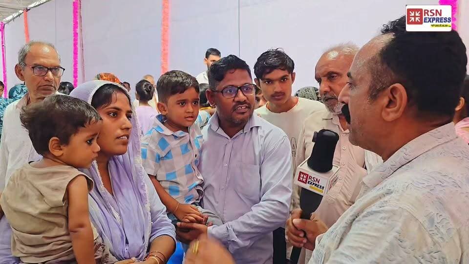 🔥 क्या संत रामपाल वैवाहिक संबंध बनाने से रोकते हैं? 😱
शादी के बाद पति-पत्नी के संबंधों को लेकर क्या है संत रामपाल की असली शिक्षा?
जानिए इस वायरल दावे की पूरी सच्चाई और खुद अनुयायियों से सुनिए जवाब! 👀