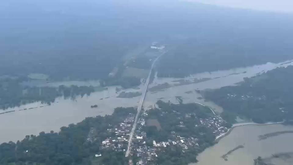 ভূতনি নদীতে ভাঙন এলাকা পরিদর্শনে সরকারি আধিকারিকরা |
#LatestNews #foryouシ #latest #Malda