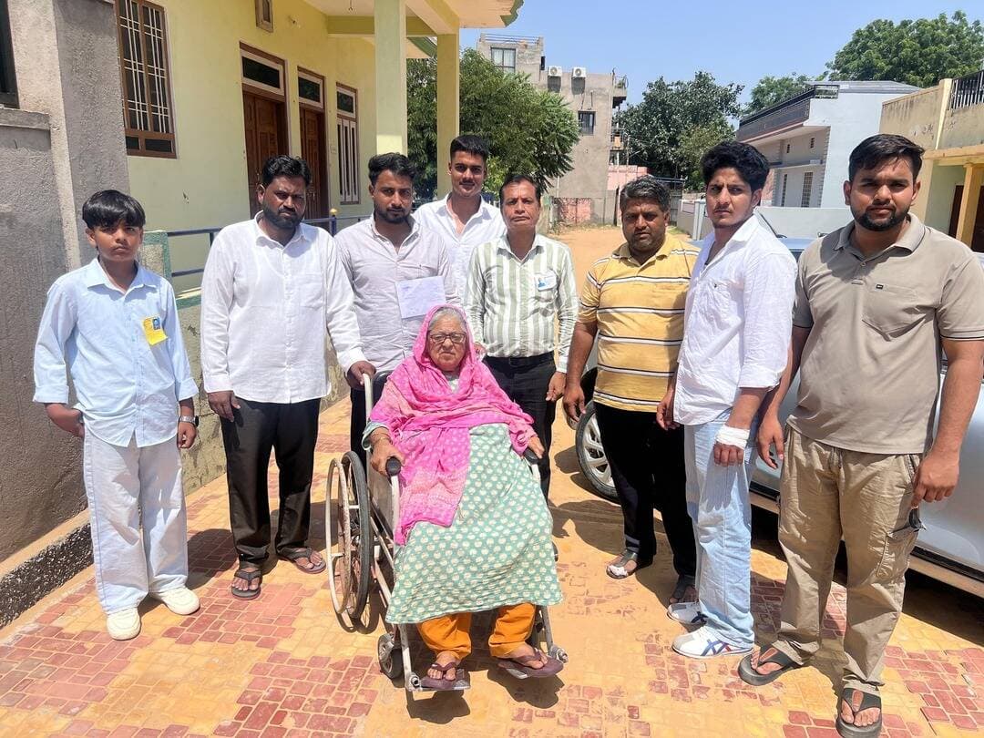 वोट का जज्बा
वार्ड नं 9 नवलगढ़ में युवायों के साथ बुजुर्गों में भी वोट डालने का उत्साह।