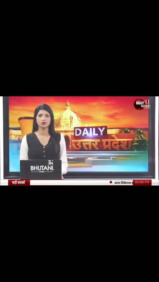 चित्रकूट में बाढ़ का पानी तो उतर गया... लेकिन बाढ़ पीड़ितों की परेशानियां अभी भी खत्म नहीं हुई हैं। मुआवजे की मांग को लेकर आज पहाड़ी ब्लॉक के चौरा गांव के सैकड़ों ग्रामीण सीधे जिलाधिकारी पुलकित गर्ग की चौखट पर पहुंच गए।
ग्रामीणों का आरोप है कि बाढ़ से प्रभावित होने के बावजूद कई पात्र परिवारों को अब तक मुआवजा नहीं मिला है। उनका कहना है कि प्रशासनिक सर्वे में कई लोगों के नाम छूट गए, जिससे वे सरकारी राहत से वंचित रह गए हैं।
वहीं दूसरी ओर ग्राम प्रधान का कहना है कि प्रशासन द्वारा चिन्हित बाढ़ प्रभावित लोगों को राहत सामग्री वितरित की जा चुकी है। यदि कोई वास्तविक पात्र व्यक्ति छूट गया है तो उसकी भी जांच कर उसे लाभ दिलाया जाना चाहिए।
अब सबसे बड़ा सवाल यही है... क्या सभी बाढ़ पीड़ितों को उनका हक मिलेगा? क्या छूटे हुए परिवारों को मुआवजा मिलेगा? इन सवालों के जवाब का इंतजार पूरे चौरा गांव को है।
फिलहाल, जिला प्रशासन से ग्रामीणों ने निष्पक्ष जांच कर सभी पात्र बाढ़ प्रभावित परिवारों को जल्द से जल्द मुआवजा दिलाने की मांग की है।
रिपोर्ट दिनेश सिंह कुशवाहा
Daily 24 bharat Chitrakoot