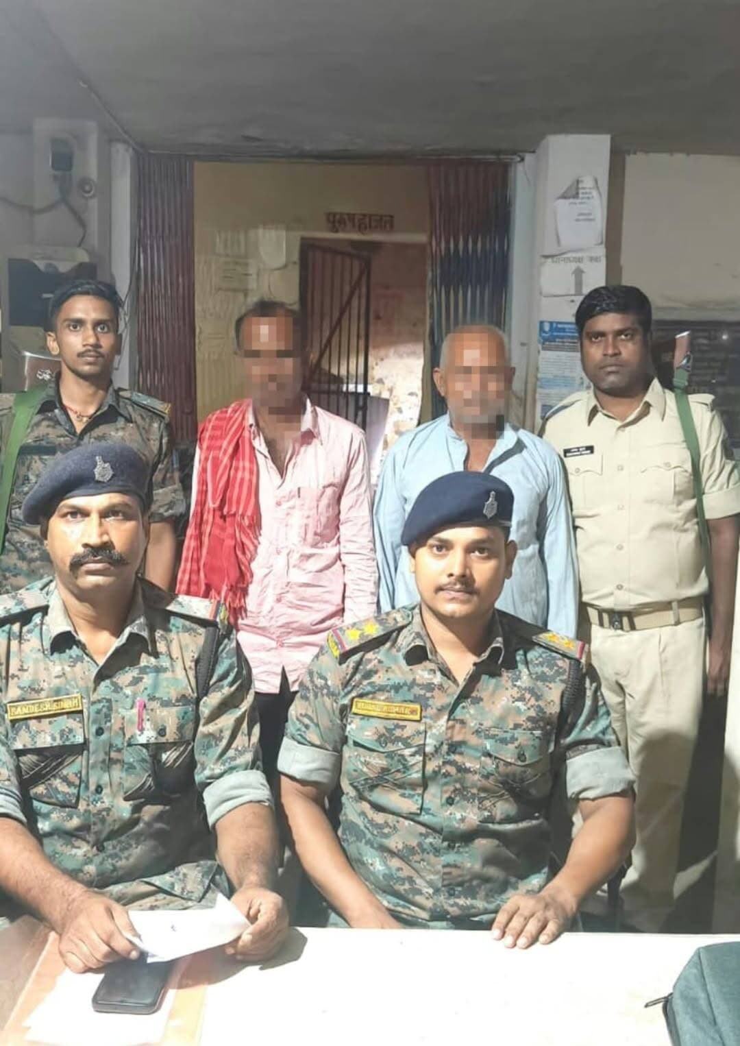 बाजपट्टी थानांतर्गत दो इश्तिहार वारंटियों चन्द्रदेव साह एवं दहिन साह को गिरफ्तार किया गया है। अग्रिम विधि सम्मत कार्रवाई की जा रही है।