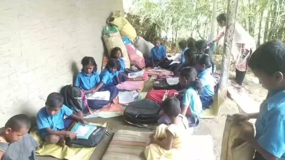 स्कूल बना नहीं, कागजों में हो गया खेल, 44.85 लाख का भुगतान, जमीन पर सिर्फ मैदान