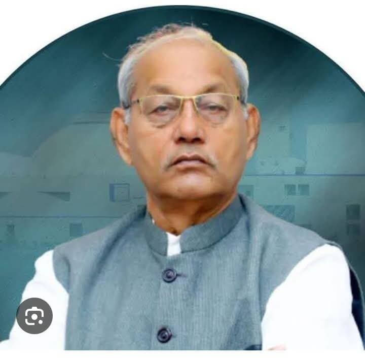 पूर्व विधानसभा अध्यक्ष देवतालाब विधायक गिरीश गौतम इमरजेंसी स्थिति में विशेष विमान से पहुंचे भोपाल सभी कार्यक्रम निरस्त बड़े फेर बदल की संभावना भोपाल के भी वरिष्ठ पहुंचे दिल्ली सभी का प्रोटोकॉल निरस्त जल्द बड़ी संभावनाओं की जताई जा रही संभावना