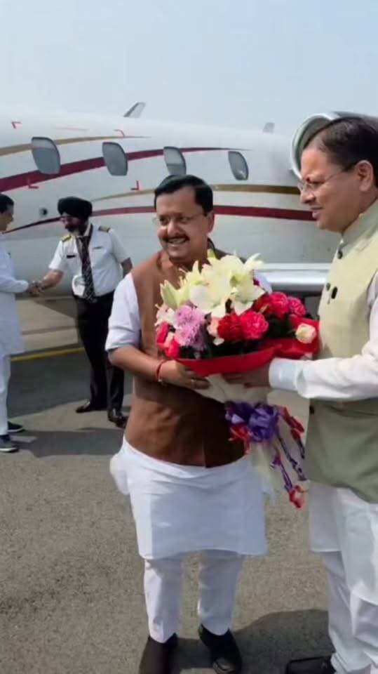 भाजपा प्रदेश अध्यक्ष नितिन नवीन पहुंचे पंतनगर सीएम धामी ने किया स्वागत...
𝑭𝒐𝒍𝒍𝒐𝒘𝒆𝒓𝒔. Uttarakhand Police Pushkar Singh Dhami Rudrapur online RUDRAPUR CITY Rajesh Shukla Darpan NewsPrint #cmdhaminews #dhamialhouse #nitinnabin