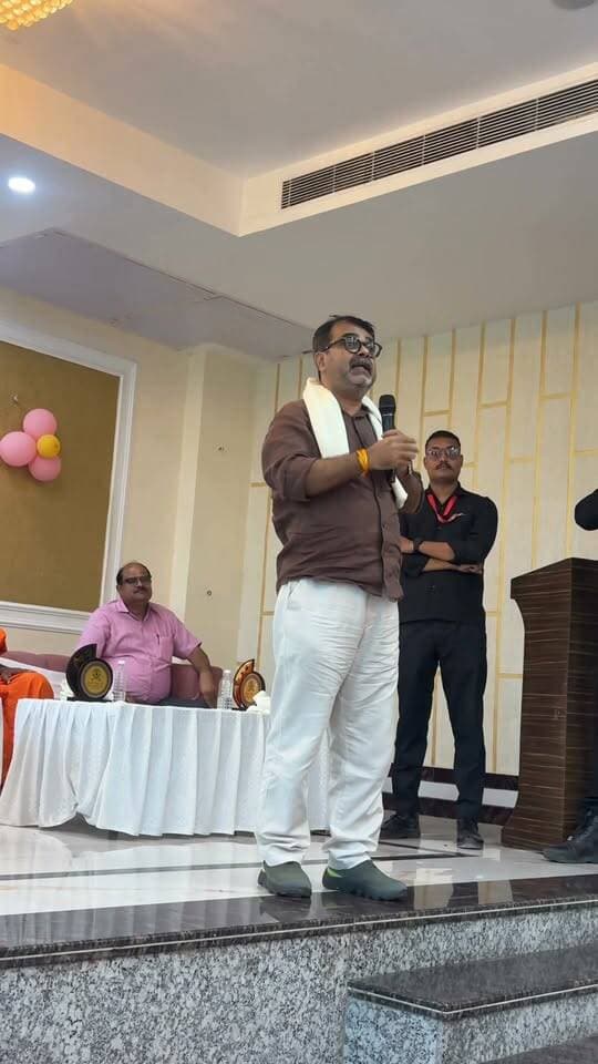 बाराबंकी में भारतीय शिक्षा बोर्ड की बैठक में अवध ओझा सर पहुंचे।
#barabanki #viralpost #barabankiupdates Part 5