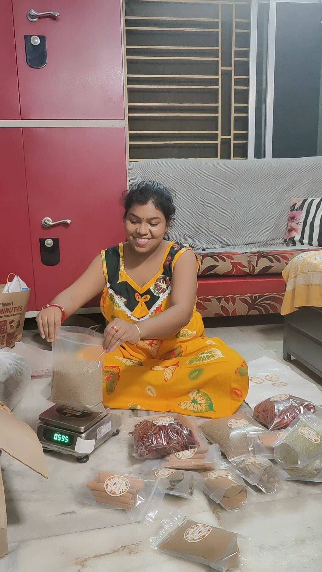 তখন রাত দুটো কাজ চলছে , পুজোর জন্য খুব চাপে ❤️❤️