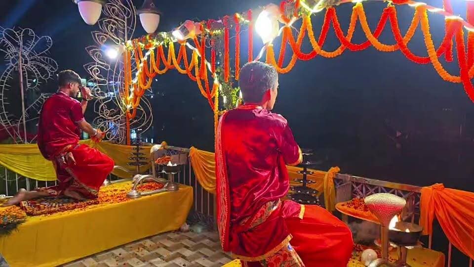 তারাপীঠে দ্বারকা নদীর ওপর বেনারসের আদলে বিশেষ সন্ধ্যা আরতি