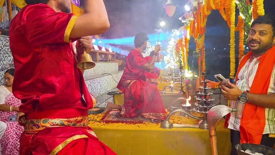 তারাপীঠে দ্বারকা নদীর ওপর বেনারসের আদলে বিশেষ সন্ধ্যা আরতি