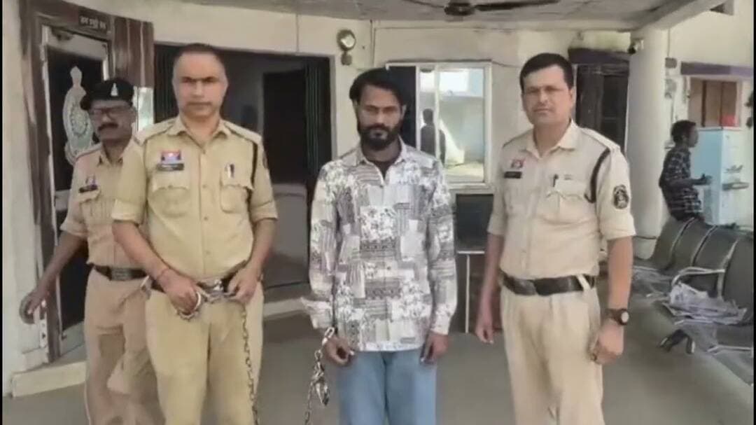 कोतवाली पुलिस ने अन्नपूर्णापारा से 2400 नगद समेत सट्टा पट्टी लिखते एक आरोपी को किया गिरफ्तार#parihar